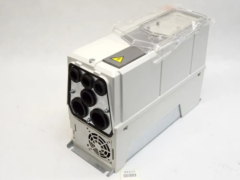 ABB Frequenzumrichter 5.6/4.8A 400/480V AC 50/60Hz 0...500Hz ACS580-01-05A6-4 + B056 / Neu