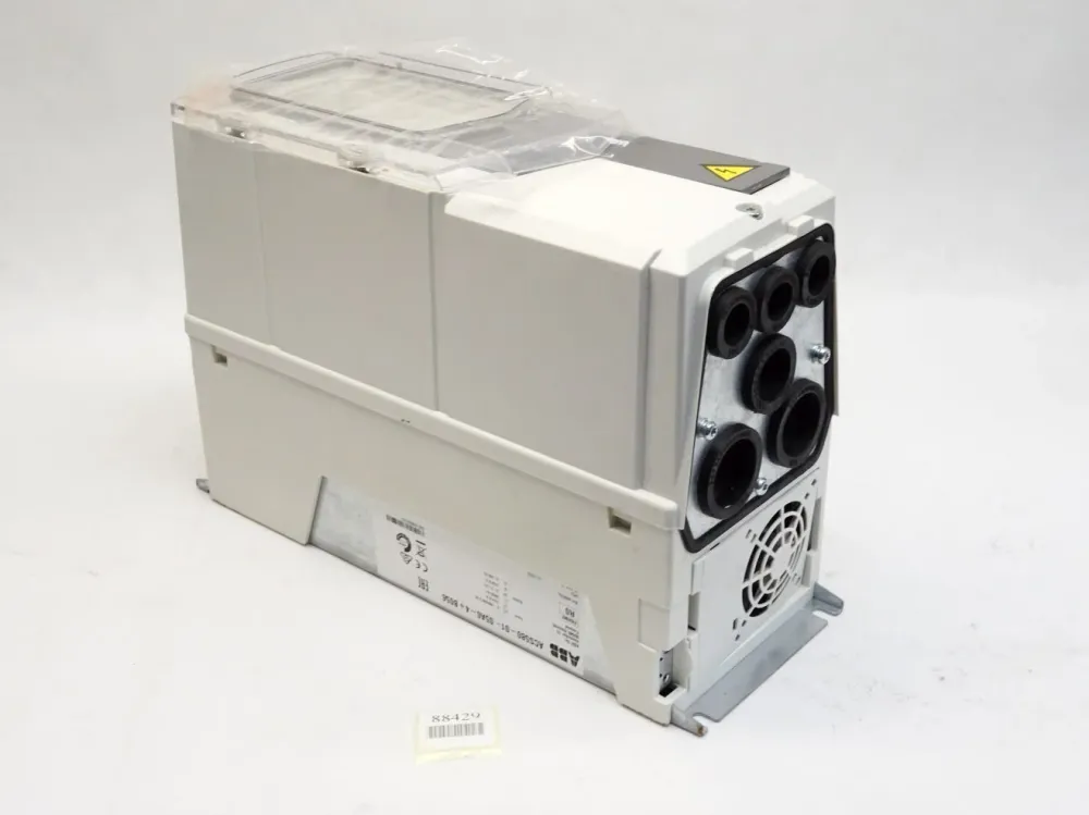 ABB Frequenzumrichter 5.6/4.8A 400/480V AC 50/60Hz 0...500Hz ACS580-01-05A6-4 + B056 / Neu