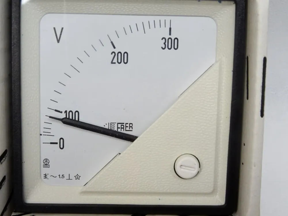 Frer Voltmeter 90° 0-300V AC / F72EVX300 / Neu OVP