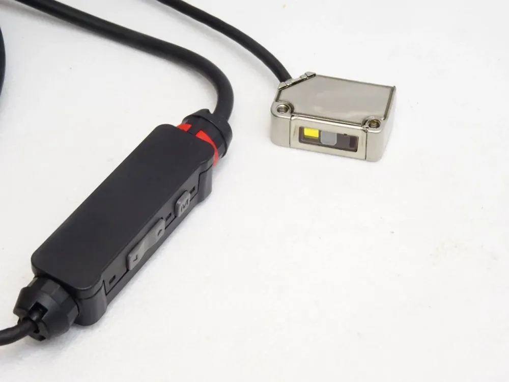 Keyence LR-X250 CMOS-Lasersensor / Neu