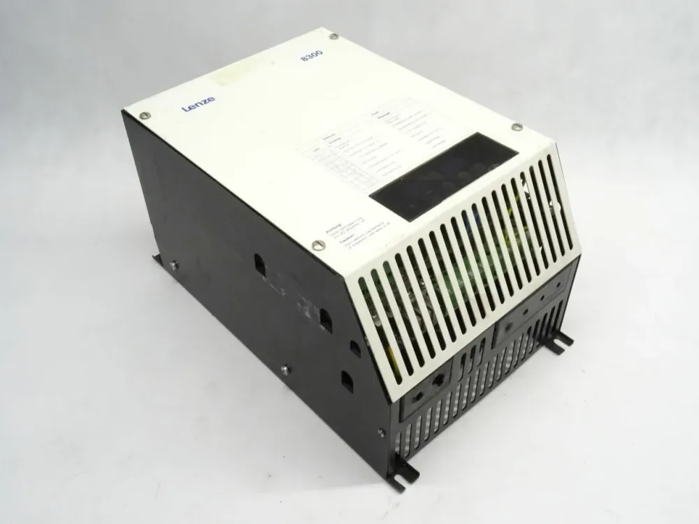Lenze 8300 Frequenzumrichter 3A2660 // 8306 E // 0/7237/XB 96
