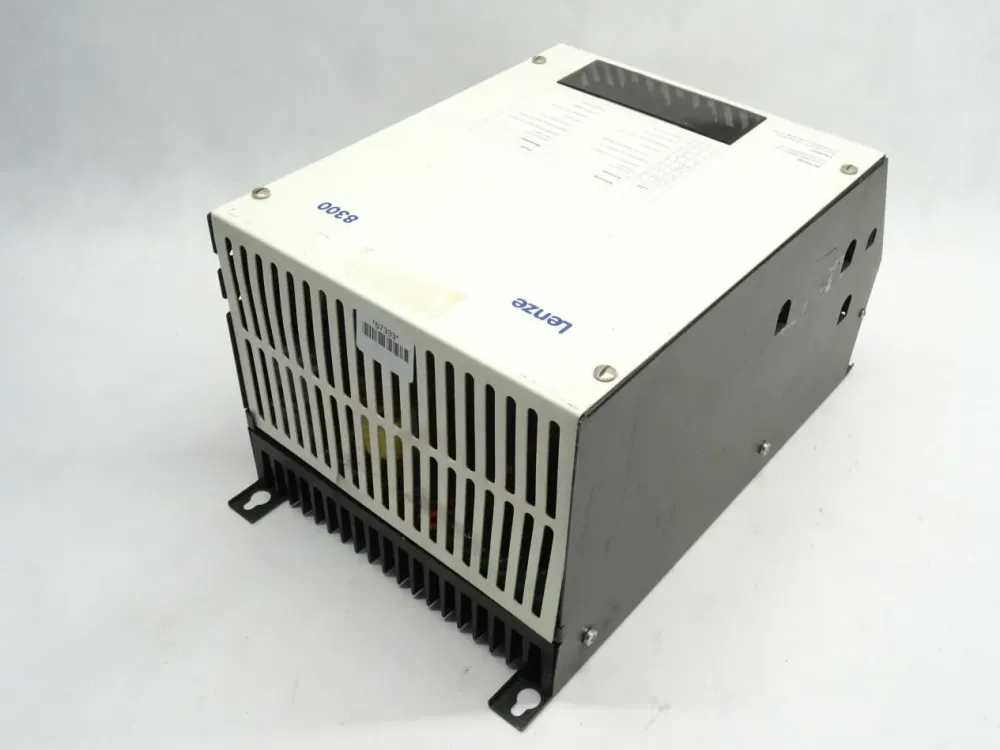 Lenze 8300 Frequenzumrichter 3A2660 // 8306 E // 0/7237/XB 96
