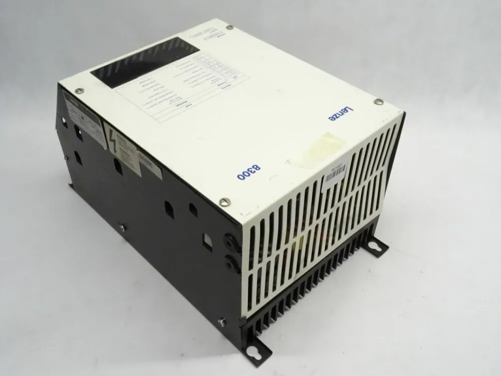 Lenze 8300 Frequenzumrichter 3A2660 // 8306 E // 0/7237/XB 96