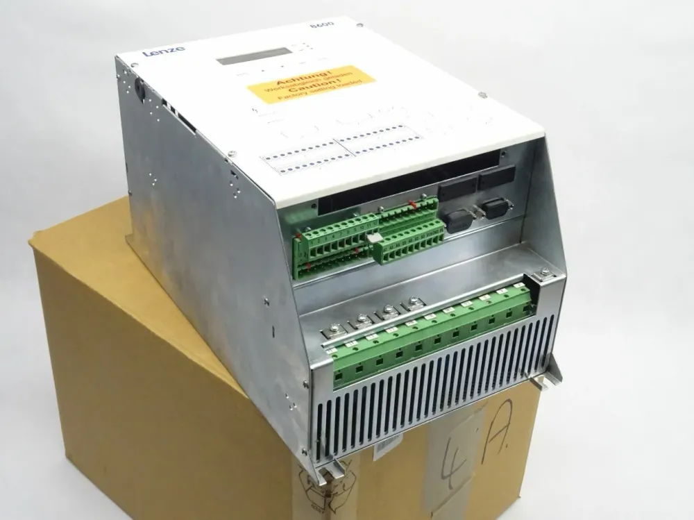 Lenze 8600 33.8601_E.V001 / 33 8601 E Frequenzumrichter 400/460V 50/60Hz / OVP
