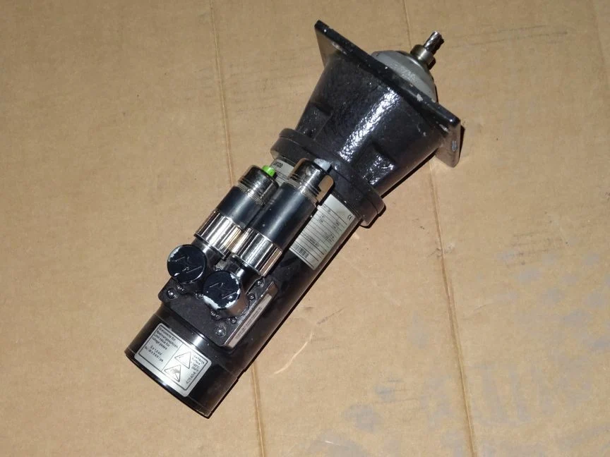 Lenze SDSGSRS047-22 / GKR04-2GHAR-047N22 Servermotor