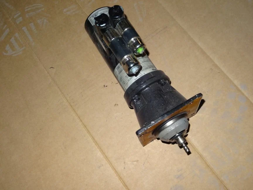 Lenze SDSGSRS047-22 / GKR04-2GHAR-047N22 Servermotor
