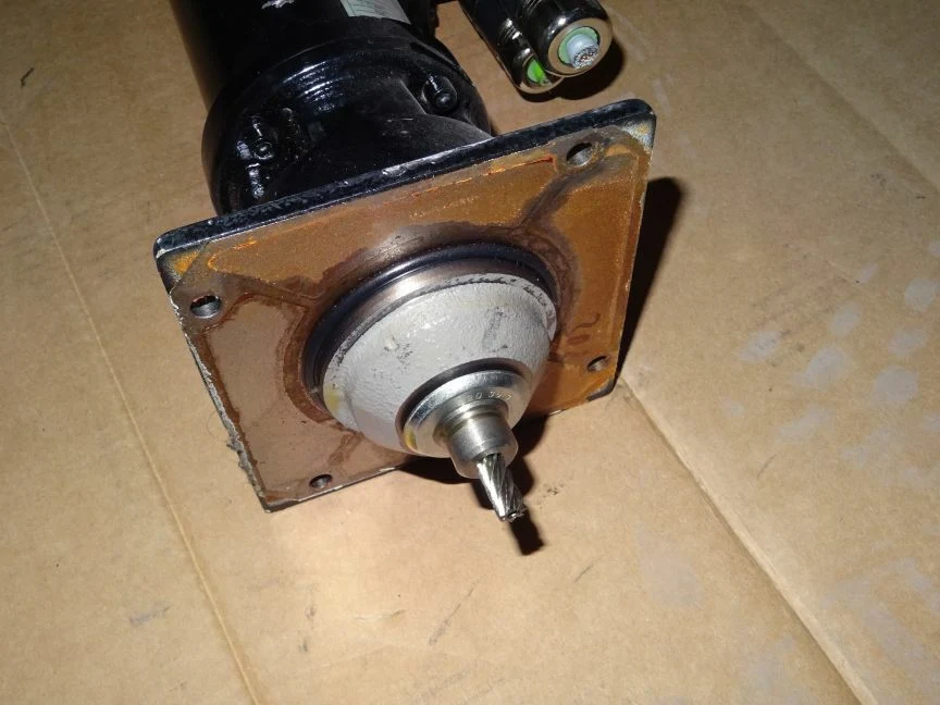 Lenze SDSGSRS047-22 / GKR04-2GHAR-047N22 Servermotor