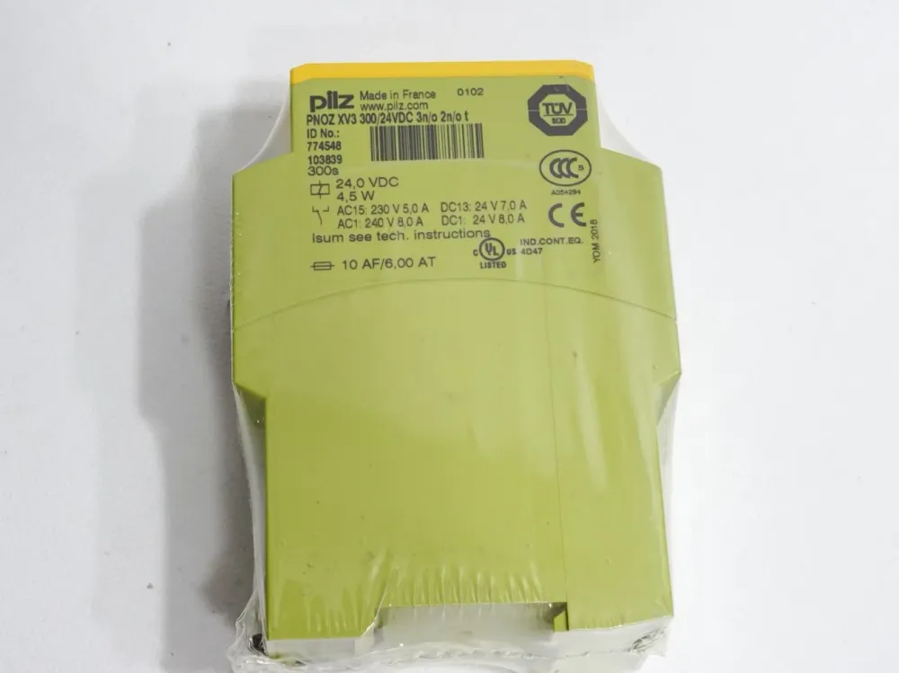 Pilz 774548 PNOZ XV3 300/24VDC 3n/o 2n/o t Safety relay / Neu OVP