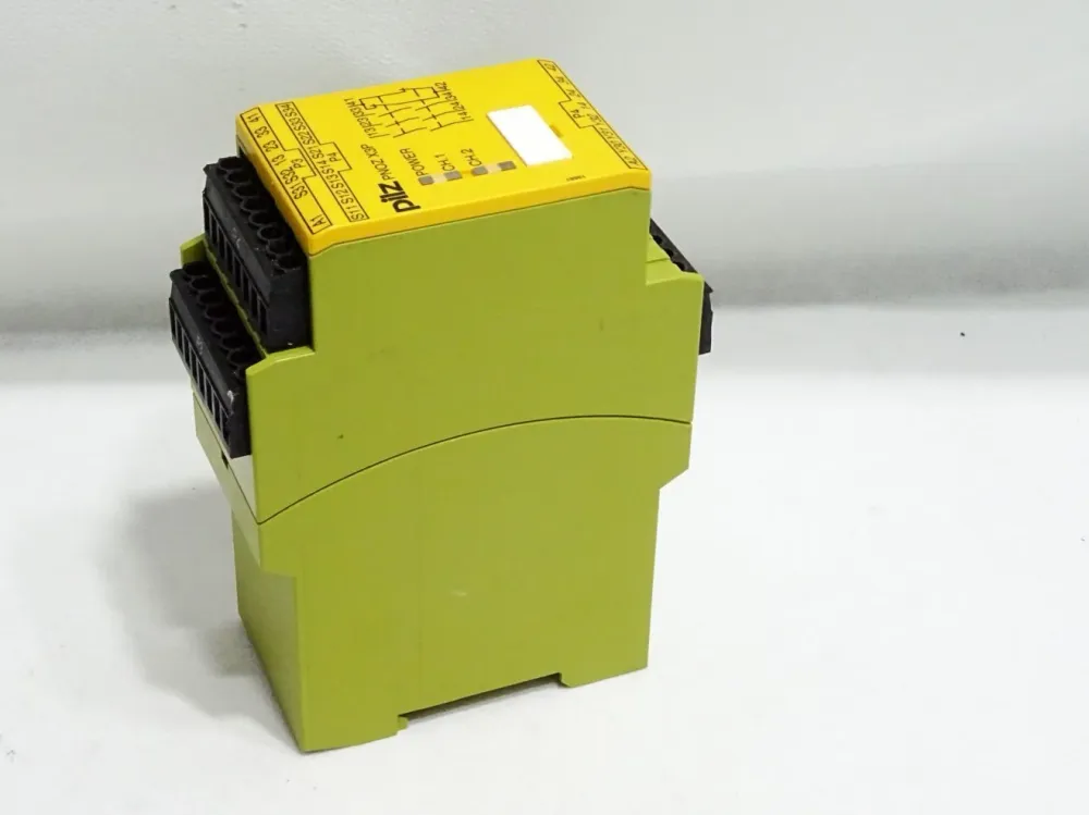 Pilz Sicherheitsschaltgerät 777310 PNOZ X3P 24VDC 24VAC 3n/o 1n/c 1so