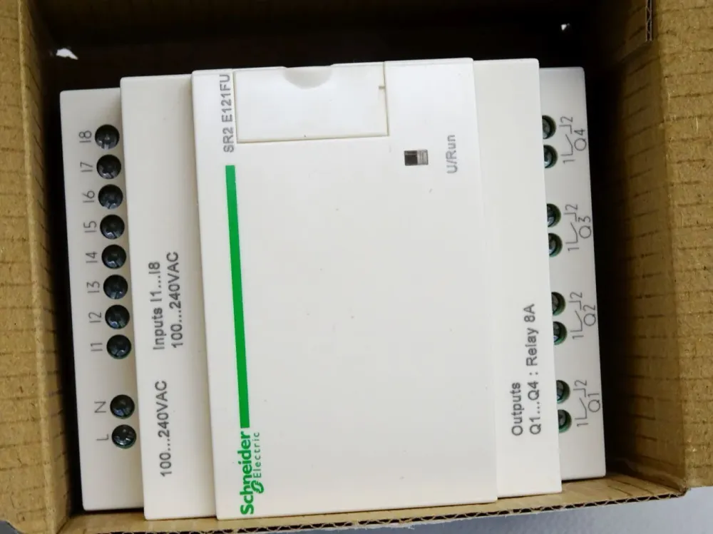 Schneider Electric SR2 E121FU SR2E121FU compact smart relay Zelio Logic 054978 / Neu OVP