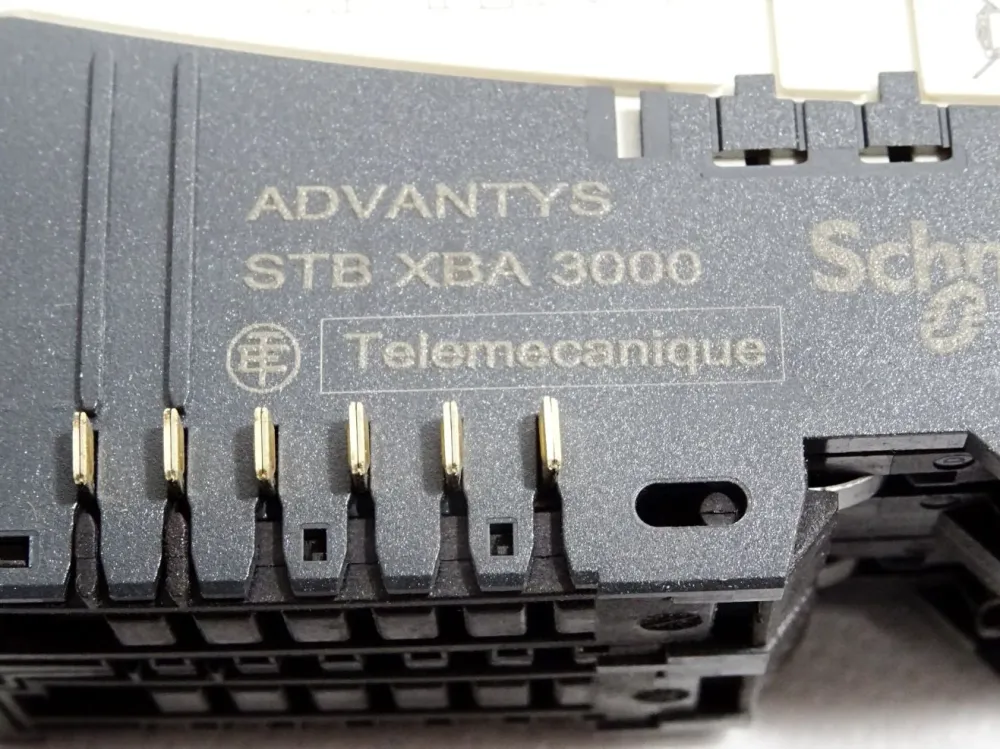 Schneider Electric STBDDO3705 24VDC OUT 16pt source + STBXBA3000