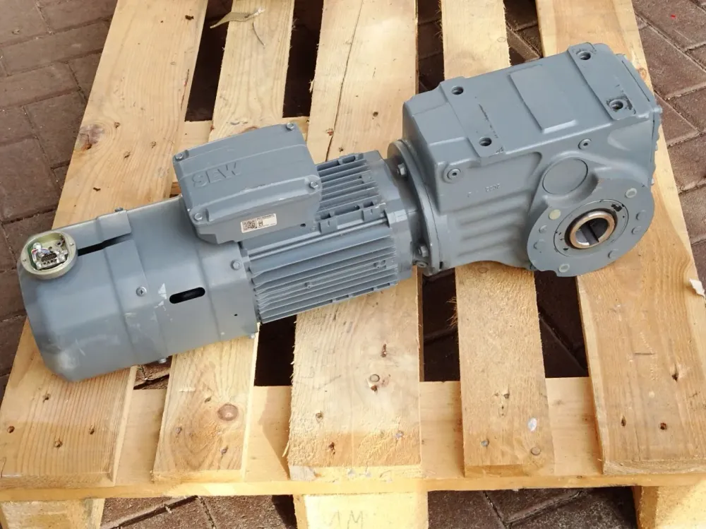SEW Eurodrive Getriebemotor KA67 DRN80M4/BE1/TH/EK8R 01.8180394203.0001.22 1440/40r/min 0.75kW i 35,62 / Neuwertig