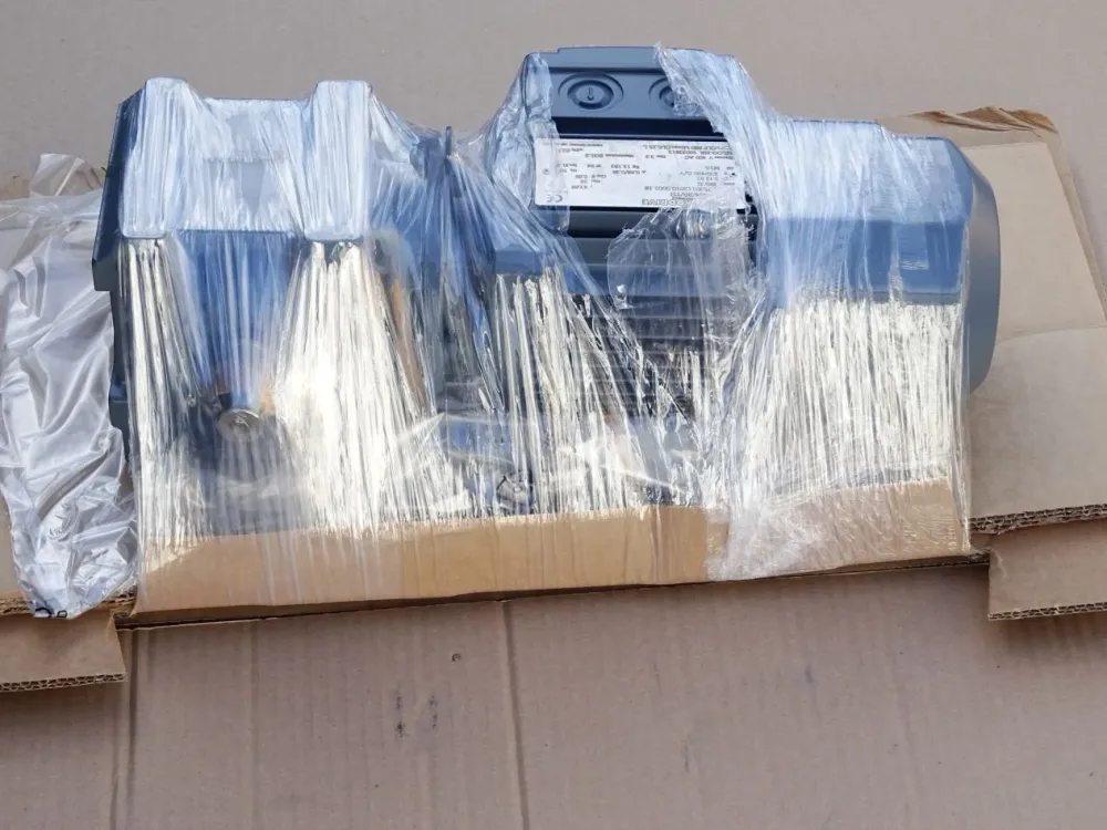 SEW Eurodrive Getriebemotor S37 DR63S4/BR/TH S37DR63S4/BR/TH 1380/32 r/min 0.12 kW S1 i=43.68 / Unused