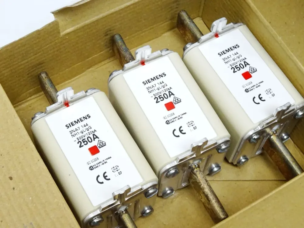 Siemens 3NA7144 Sicherungseinsatz 250A NH1-gL/gG / Inhalt : 3 Stück / Neu OVP