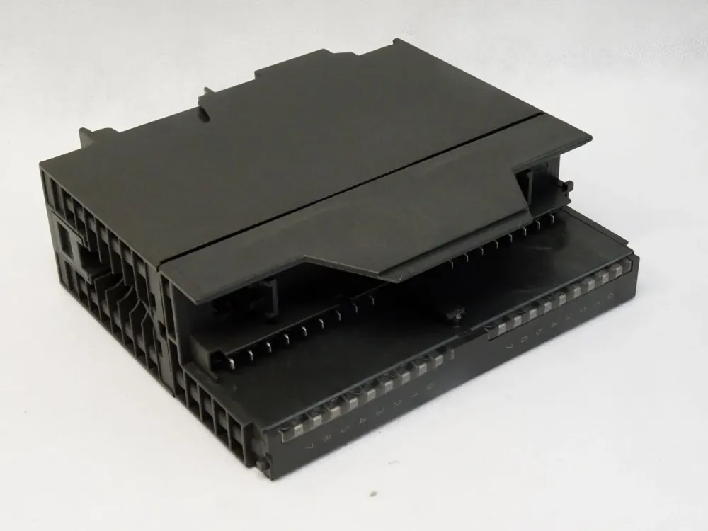 Siemens S7-300 6ES7321-1BH02-0AA0 / 6ES7 321-1BH02-0AA0 (ohne Klappe und ohne Stecker)