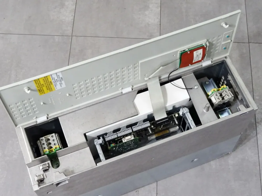 Siemens Wechselrichter Simovert 6SE7023-4TC61-Z G93+ B inkl. 6SE7090-0XX84-0AB0