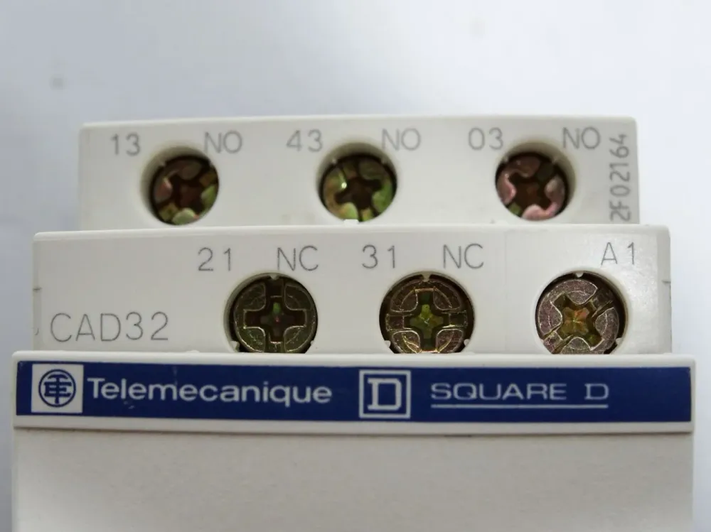 Telemecanique CAD32 D-Hilfsschütz 10A