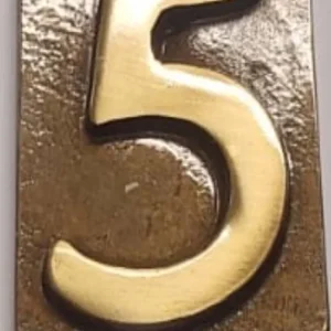 VUMME SRL - NUMERO CIVICO OTTONE CON FINITURA BRONZATA - NUMERO 5 **