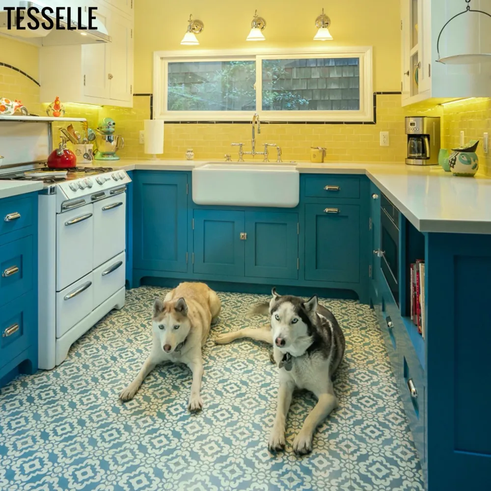 Kalikoe Lorne 8" Square Cement Tile con Kit di Montaggio