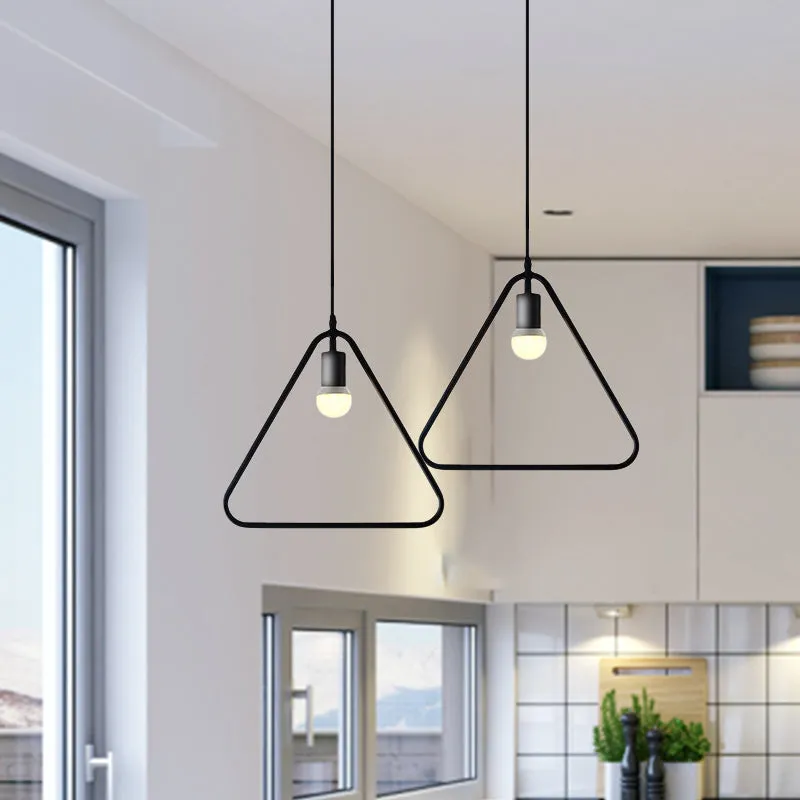 Lampada sospensione industriale triangolare/rotonda 1 testa metallo con paralume nero per sala da pranzo Adatto per Alte T...