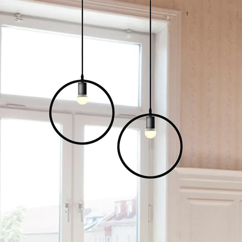Lampada sospensione industriale triangolare/rotonda 1 testa metallo con paralume nero per sala da pranzo Adatto per Alte T...