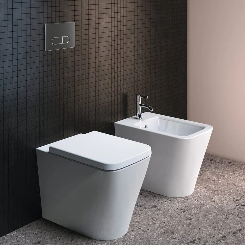 Sanitari Filo muro scarico traslato Ideal Standard Blend Cube vaso con AquaBlade, Bidet e sedile soft close